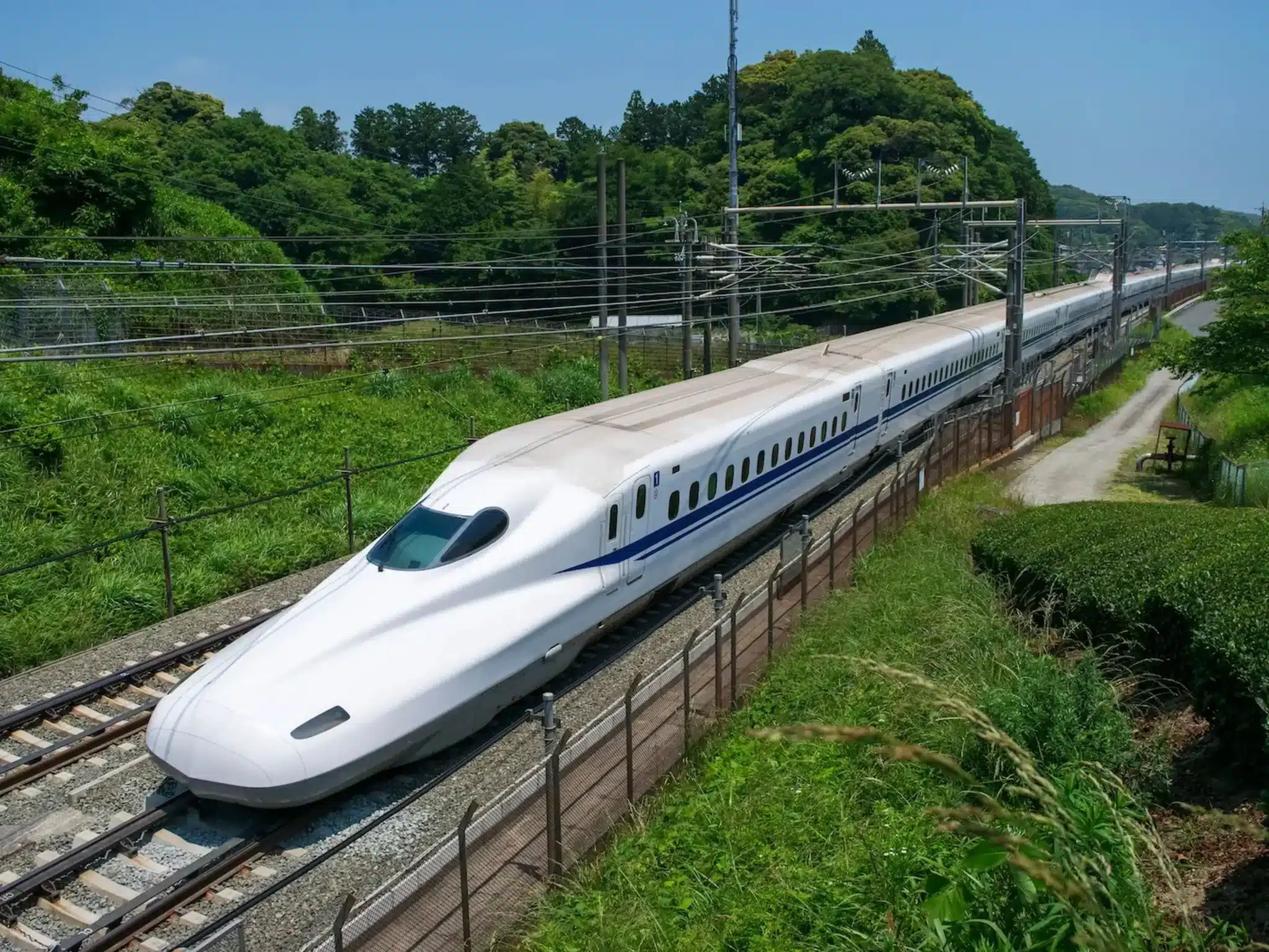 japan-shinkansen-bullet-train-3004302