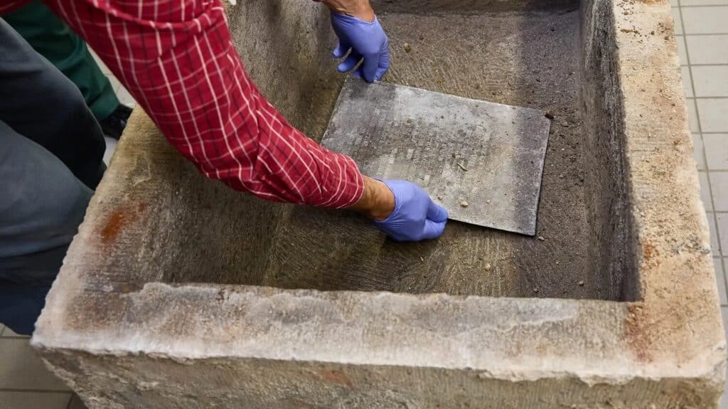 image Descubren una piedra angular de 1822 en el Museo Academico 1