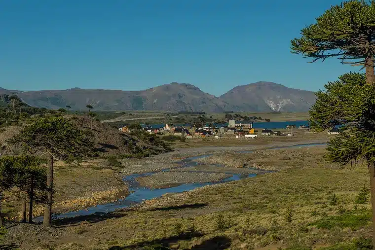 El pueblo neuquino donde conviven cascadas, termas, volcanes y un salto de otro mundo image image 3 1