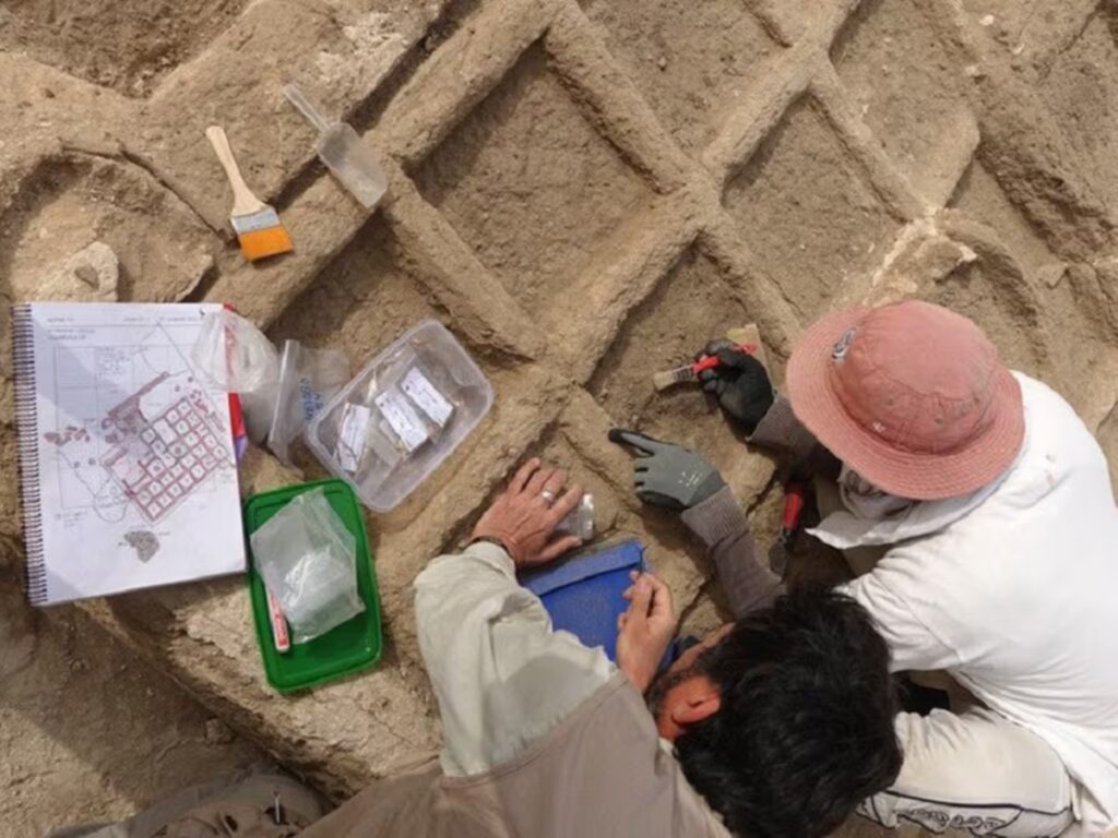 Desaparece una tablilla de más de 4.000 años en la necrópolis de Sakara, al sur de El Cairo image 3UEVYOHU2BD77L3DIG23GZW2GI 1