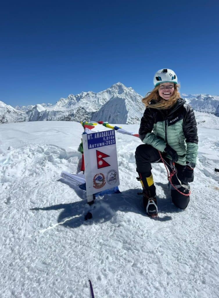 image sofia cofre ama dablam