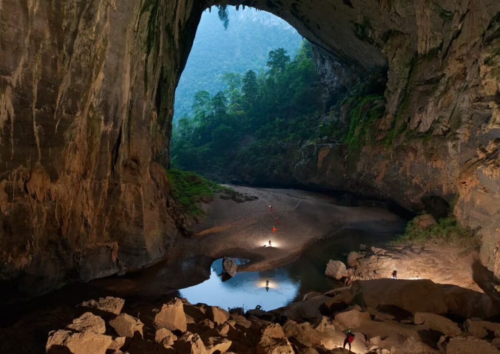 La cueva que respira: Sơn Đoòng, el mundo secreto bajo tierra que tiene su propio clima y una selva en su interior image la cueva de son doong fue conocida por MXVGZCD6CFECJCTEAFQKIM4B7Y