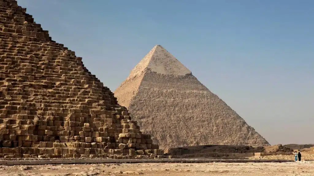 Hallan una entrada oculta en las pirámides de Giza: el descubrimiento que podría reescribir la ingeniería faraónica image piramides 1