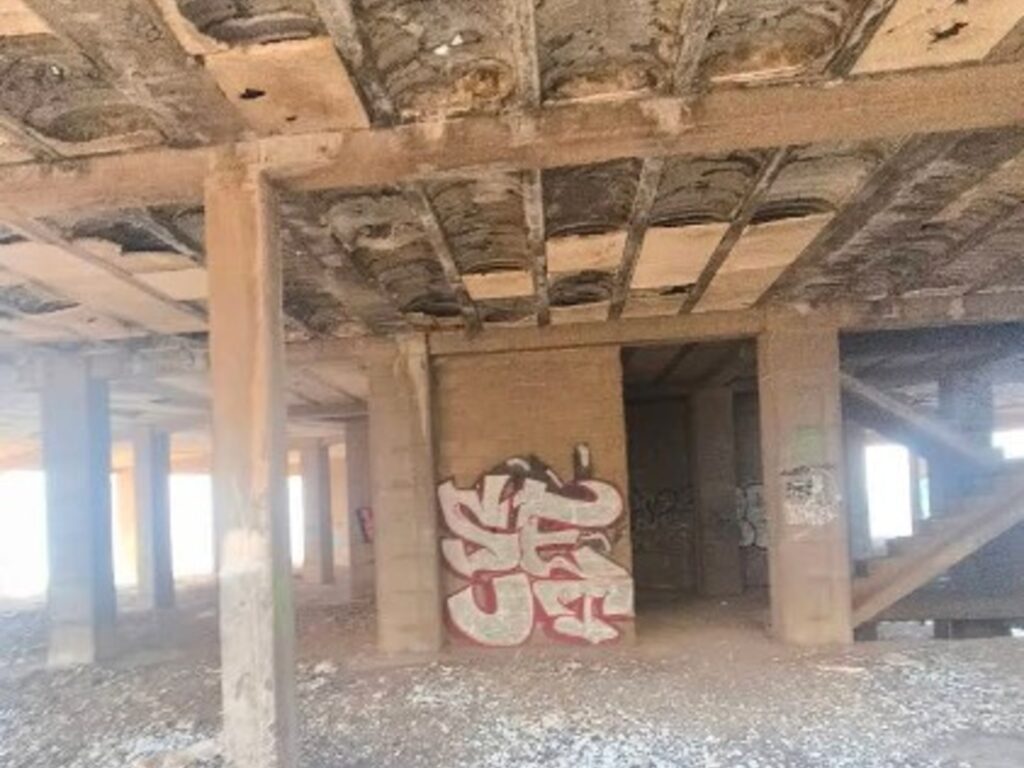 image 02dYUcoKB 2000x1500 1