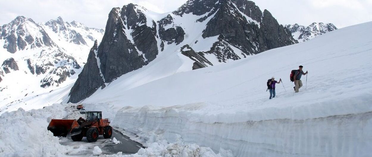1076128-senderistas-varados-en-Col-du-Tourmalet_tn1250x530y