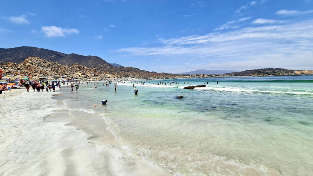 La playa chilena que parece el Caribe y está lejos del ruido urbano: dónde queda y cómo llegar image 180698 Totoralillo playa