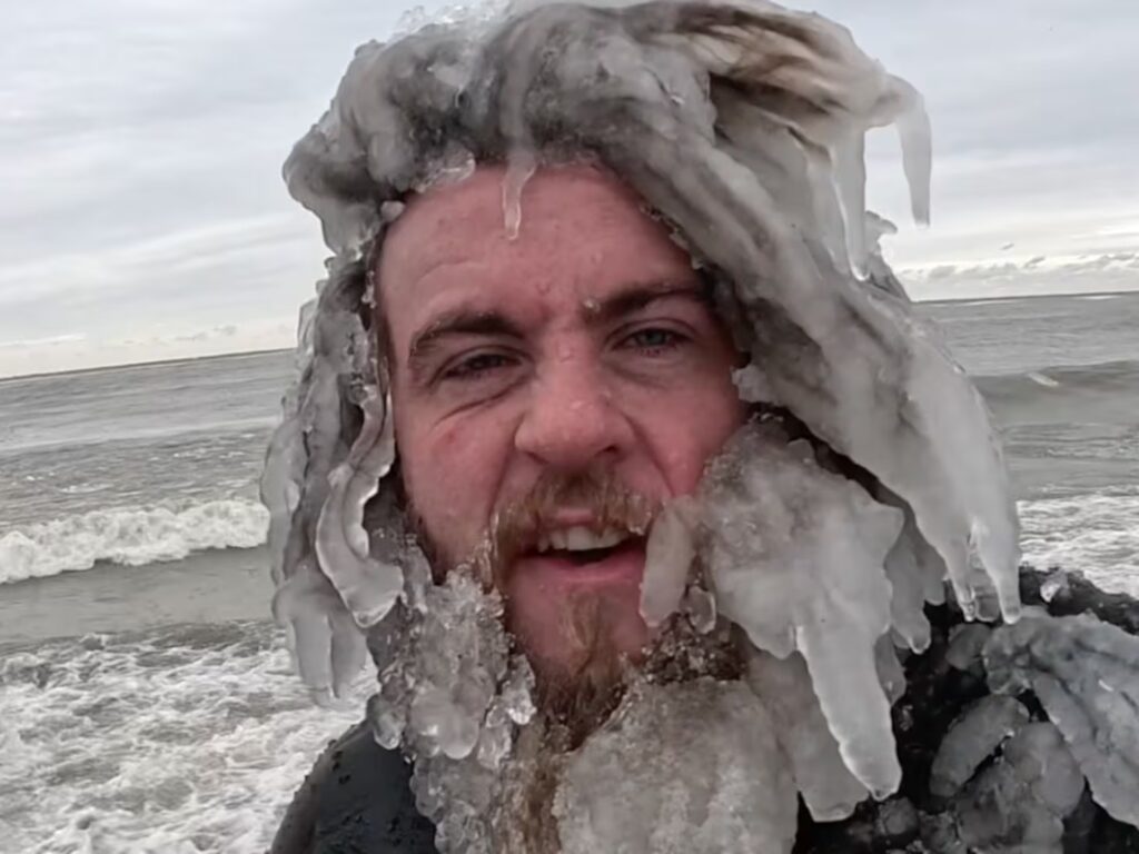 Surf entre hielo y olas gigantes: el invierno extremo en los Grandes Lagos image 3FV4MXZFSZG6VACVEXB47IOBQU