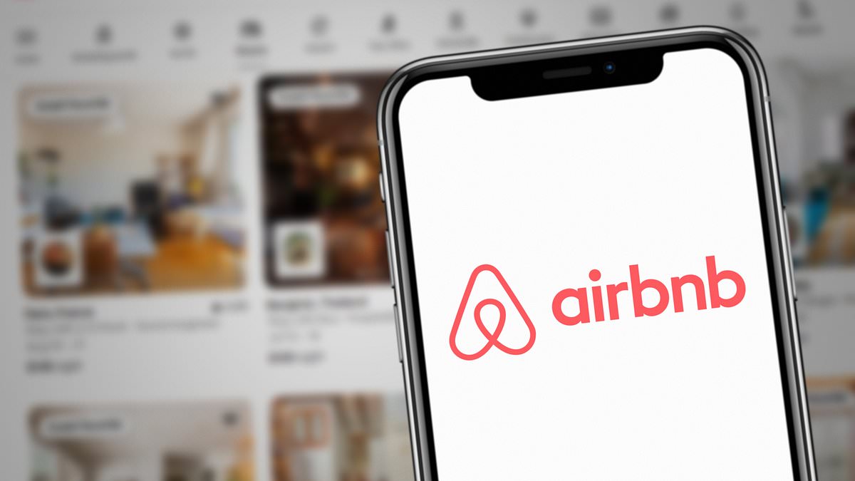 Airbnb-multado-con-56-millones-por-anunciar-propiedades-sin-licencia-intriper.jpg