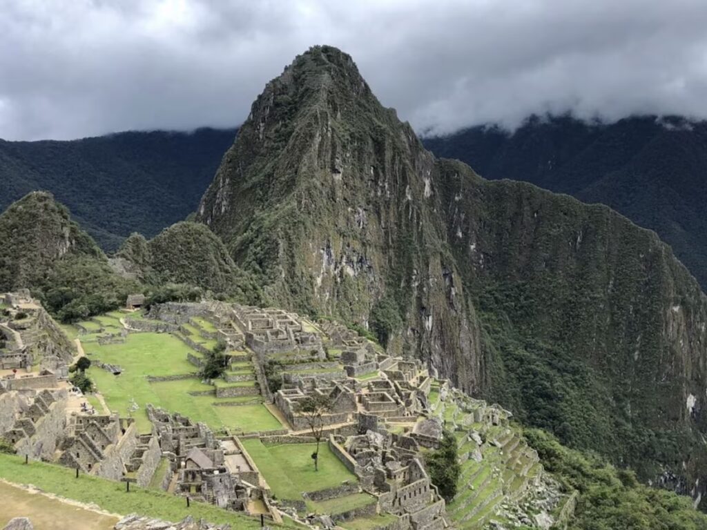 Escala la tensión en Cusco: comunidades amenazan con tomar Machu Picchu por los retrasos del aeropuerto de Chinchero image FH6OJS3SHZB5ROXWV4E4PWKH7I