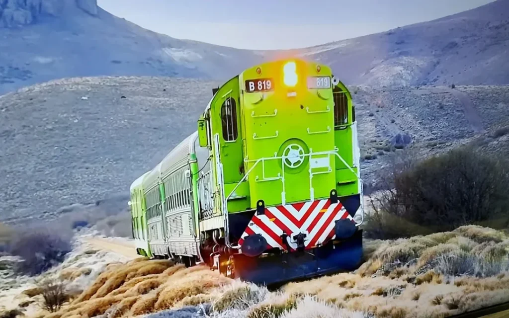 El tren panorámico más espectacular de Argentina: una travesía inolvidable por el corazón de la Patagonia image Tren Patagonico Turismo 1080x675 1