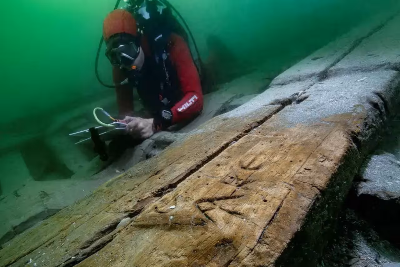 descubren-bajo-el-mar-una-barcaza-similar-a-la-Y6N7756YSFHQLDNMOVHLU4MTUY descubren-bajo-el-mar-una-barcaza-similar-a-la-Y6N7756YSFHQLDNMOVHLU4MTUY