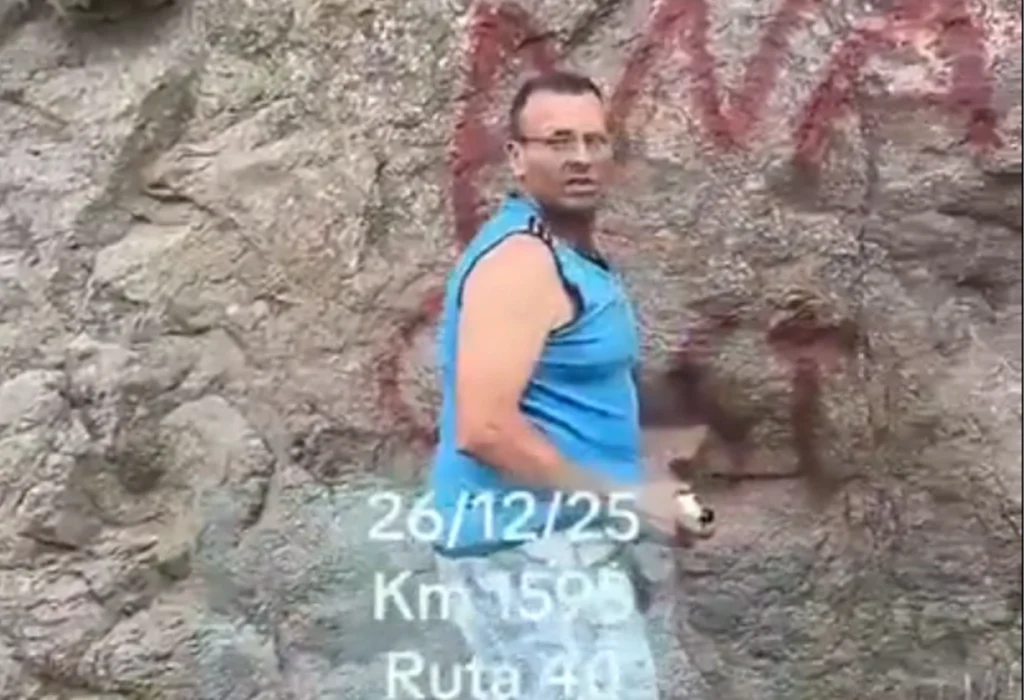 Indignación en Nahuel Huapi: escrachan a un camionero por vandalizar una roca con aerosol image idiota 1024x700 1