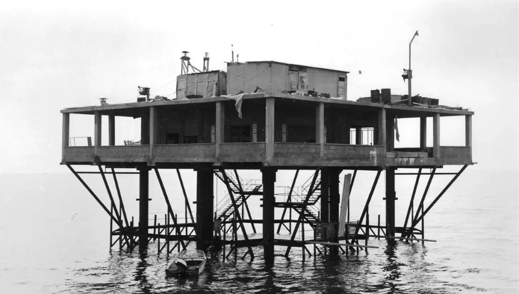 Construyó su propio país en medio del mar y lo llamó el más libre del mundo image isla las rosas 1 1
