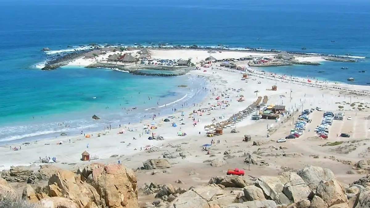 totoralillo-el-caribe-chileno-ubicado-20-minutos-la-serena-foto-gentileza-surf-school-totoralillo totoralillo-el-caribe-chileno-ubicado-20-minutos-la-serena-foto-gentileza-surf-school-totoralillo