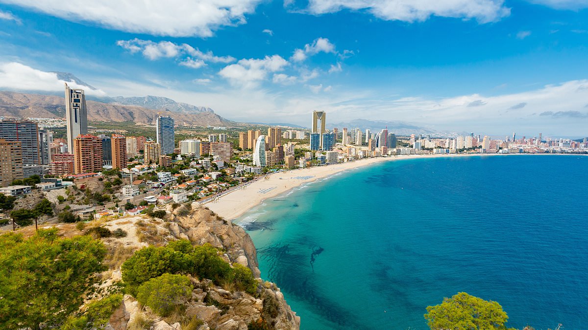 Britanicos-superan-a-espanoles-como-residentes-en-Benidorm-intriper.jpg