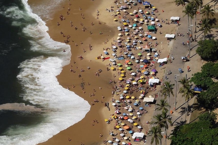 Brote de gastroenteritis en playas del sur de Brasil: síntomas, riesgos y cuidados clave al viajar image IljdZLRFx 870x580 1 1
