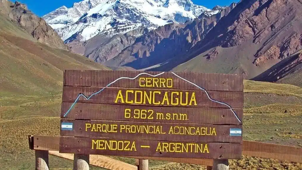 Mendoza: un turista ruso murió a metros de la cima del Aconcagua durante un intento de ascenso image aconcagua