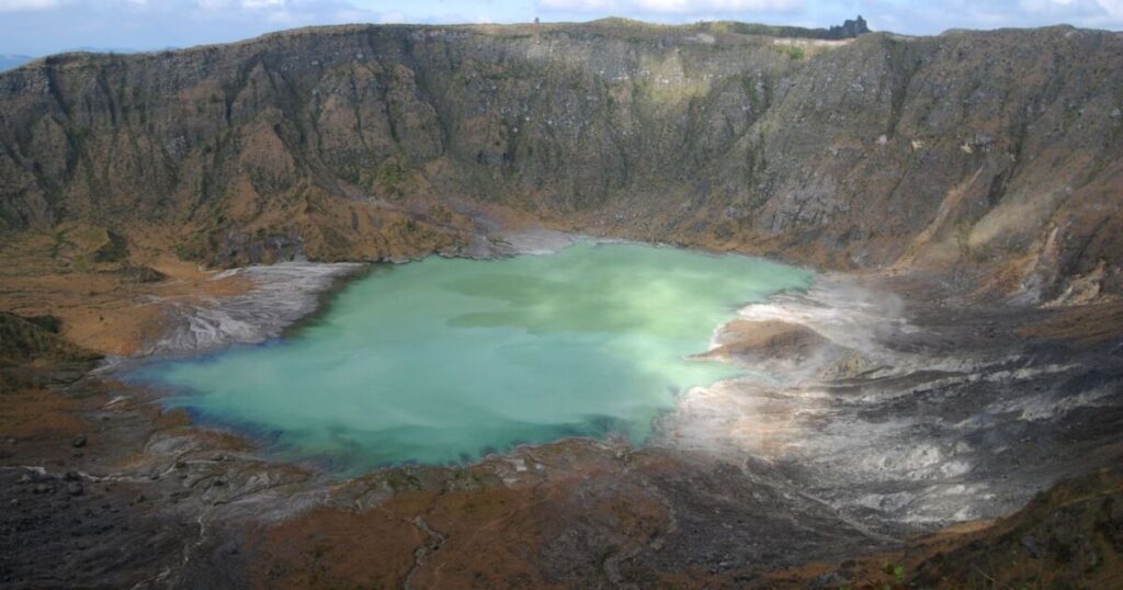 Alerta científica en Chiapas: detectan cambios inusuales en el lago del volcán Chichón image descarga 25