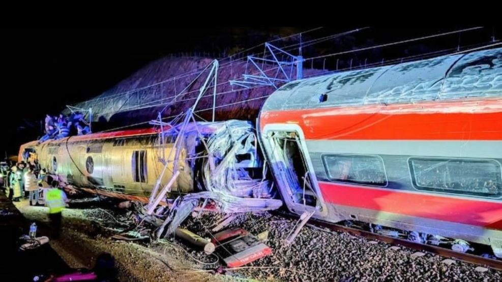 image descarrilaron dos trenes de alta velocidad en espana 2171587