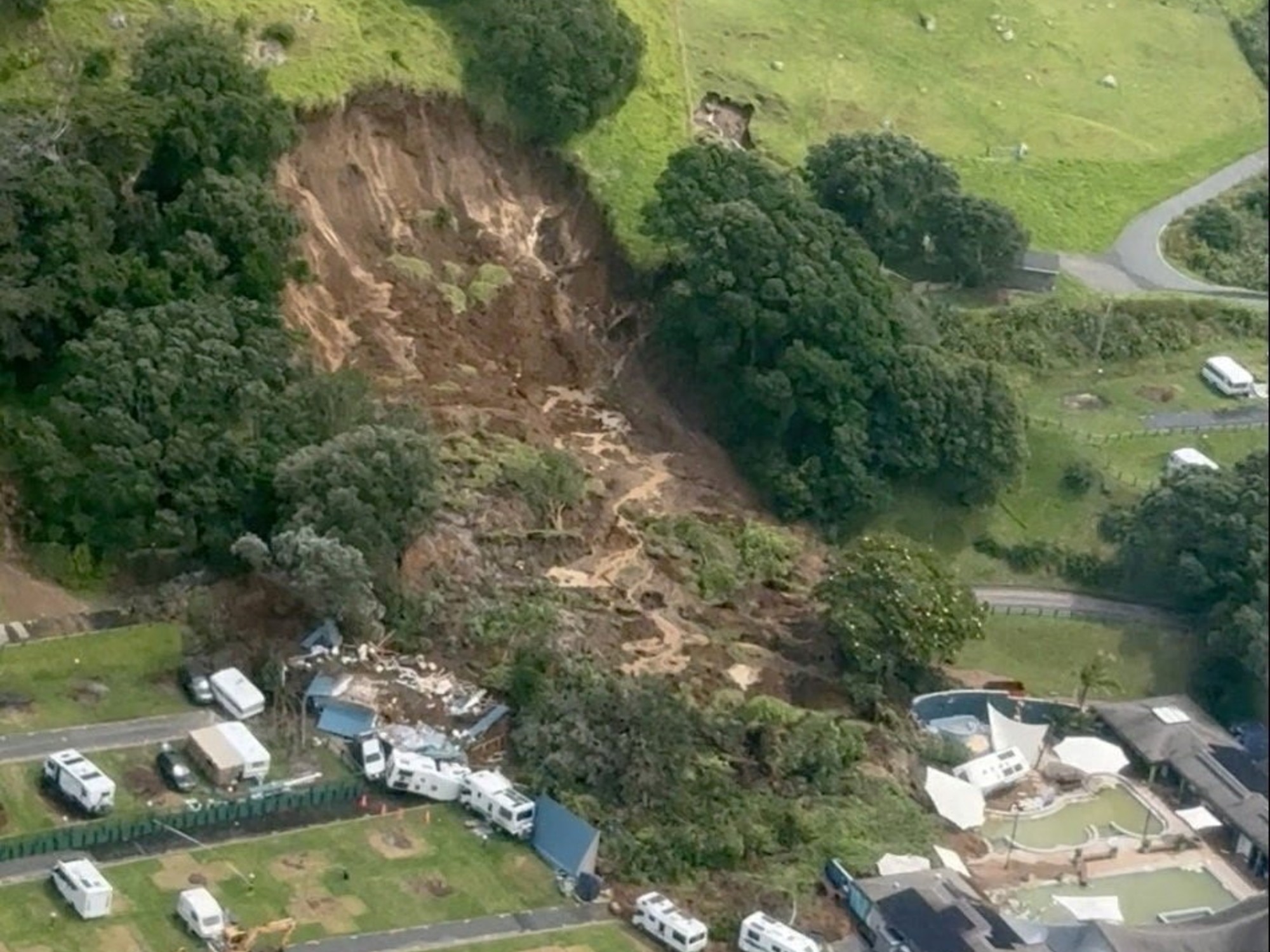 hBuoA-cEs_2000x1500__1