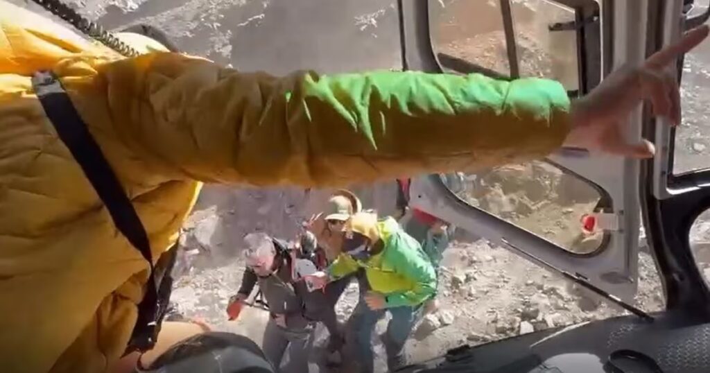 Aconcagua: un guía sufrió convulsiones y lo evacuaron con una maniobra extrema a 4.200 metros image 67INPELDRBEVPGWTOH3XDOT3LI