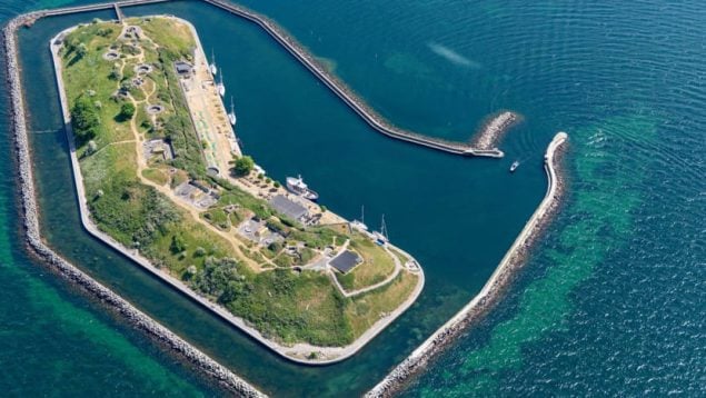 image flakfortet el bunker artificial de la primera guerra mundial que se ha puesto a la venta por 10 millones de euros. 1 635x358 1