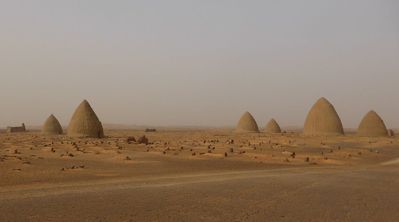 1280px-Old_Dongola_saints_tombs_34665817842-2