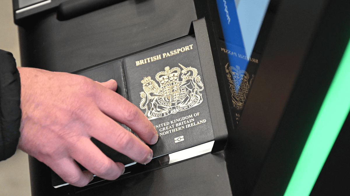 Renueva-tu-pasaporte-britanico-antes-del-aumento-de-precio-intriper.png