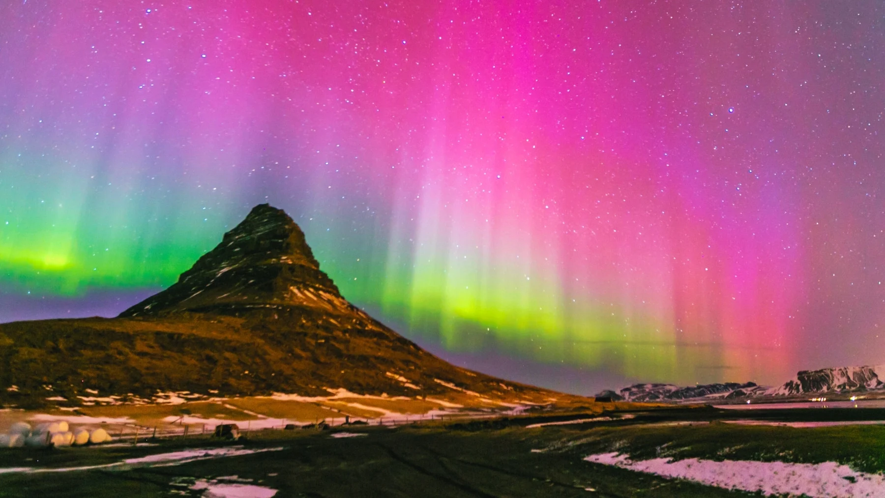 las-auroras-boreales-vuelven-a-espana-y-los-cientificos-ya-confirman-la-fecha-quedan-muy-pocos-dias