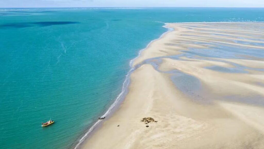 Parece una playa de Brasil, pero está en Argentina: el rincón patagónico de aguas turquesas que enamora fuera de temporada image parece brasil pero esta en argentina la playa de aguas turquesas y arena blanca que deslumbra en sudamerica fotos las grutas turismo C7RO6EDB3ZARJGWKHLI64W3MDU
