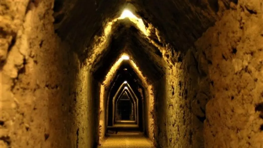 image tuneles piramide cholula 3