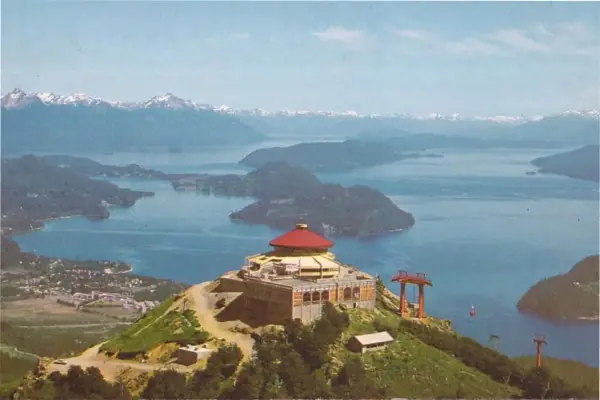 El bar giratorio de la Patagonia que parece desafiar la gravedad image 600x400 confiteria giratoria se eleva 1400 metros altura sobre cerro otto 1131374 102427