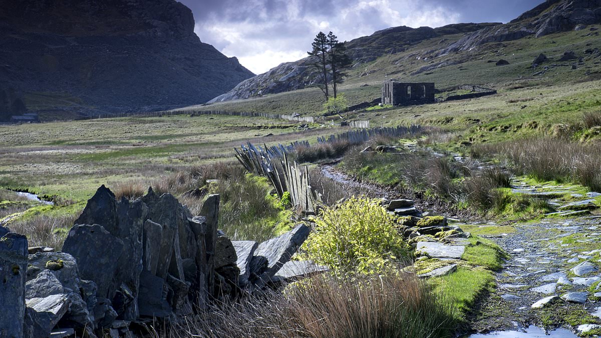 Descubre-el-pueblo-fantasma-en-Gales-abandonado-desde-1940-intriper.jpg