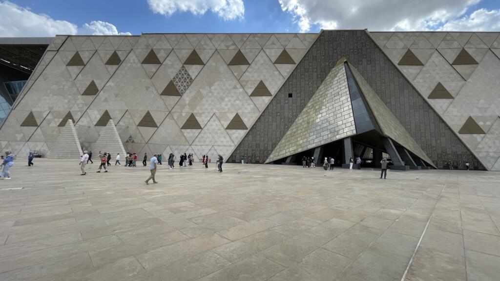 A metros de las Pirámides: así es el Gran Museo Egipcio, el impactante nuevo ícono mundial de la arquitectura image IMG 1704
