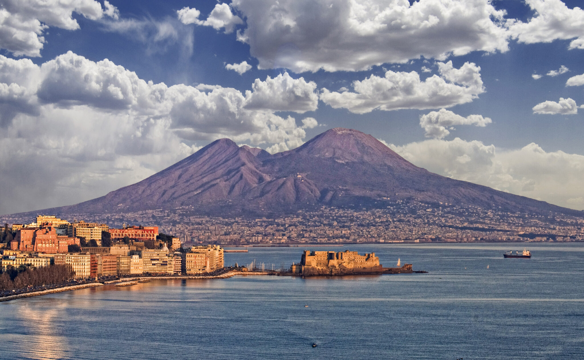 Monte Vesubio en el Golfo de Nápoels Italia.