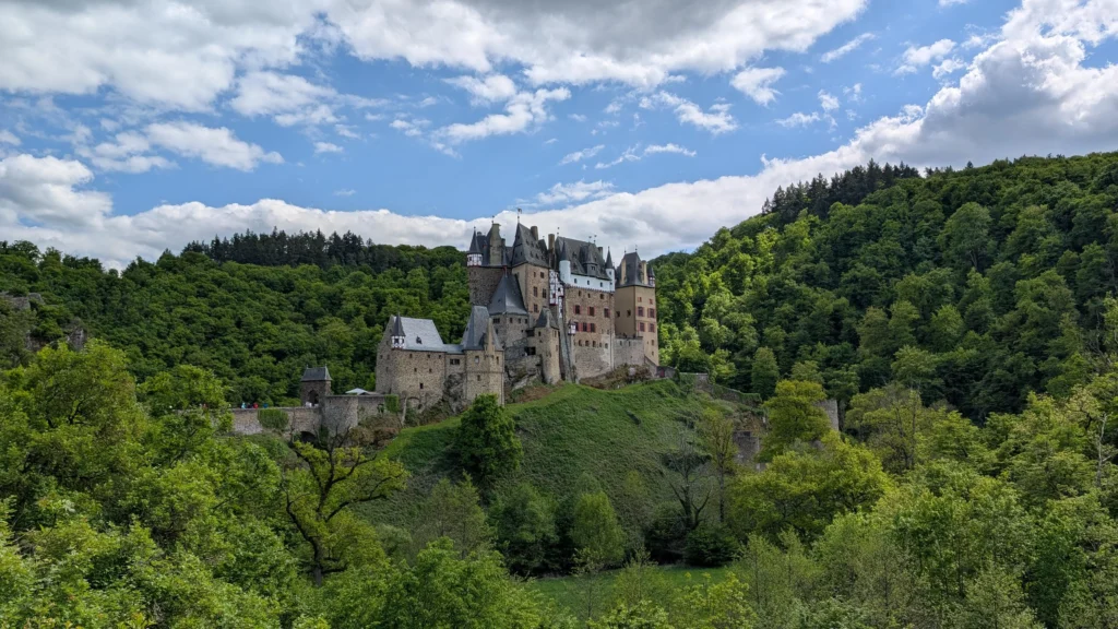 image a castle being owned by the same family for over 800 years v0 jnfvrcro3oxf1