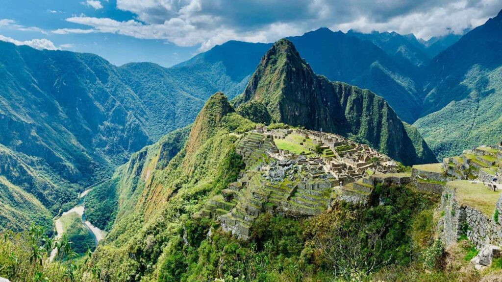 Perú lanza un plan verde: plantarán un millón de árboles para salvar los ecosistemas de Machu Picchu image machu picchu