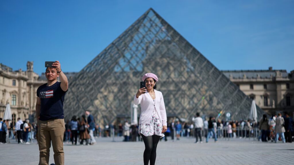 El Louvre prepara una transformación histórica con una nueva entrada y una sala gigante para la Mona Lisa image 5N5GZYHVPNDBDDOFXNNTWGGIDY