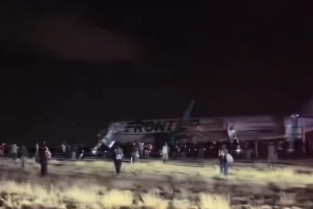 Horror en Denver: un avión atropelló y mató a un hombre mientras despegaba image HH5HQq W4AMHbHr
