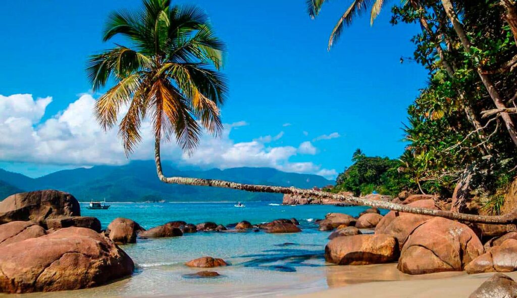 Brasil tiene dos de las mejores playas del mundo y sus paisajes parecen sacados del Caribe image Que hacer en Ilha Grande ph surfing the planet
