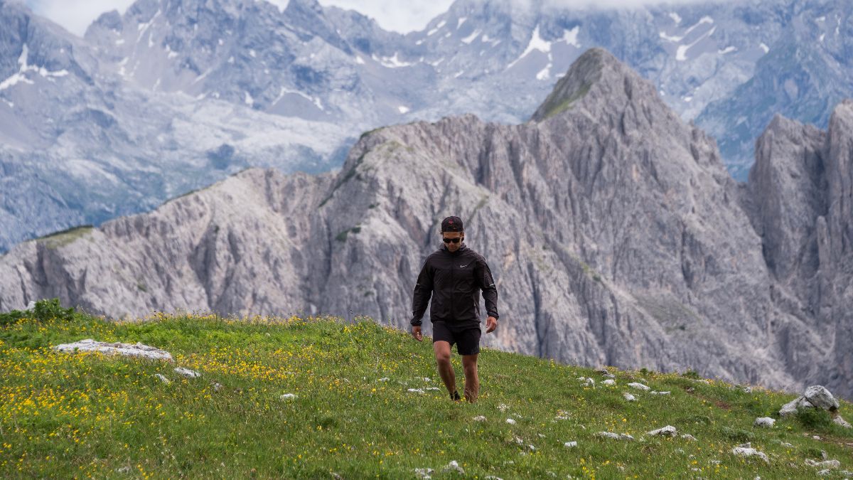 persona-alpes-italianos-248262-1200-675