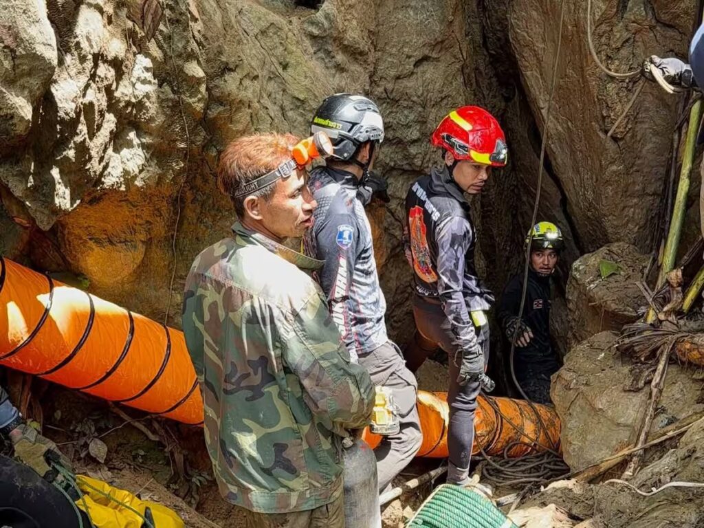 Siete personas quedaron atrapadas en una cueva inundada mientras buscaban oro en Laos image rescatistas trabajan para llegar hasta siete YERI4FWBOBBMDDJEFDSK2USRBM