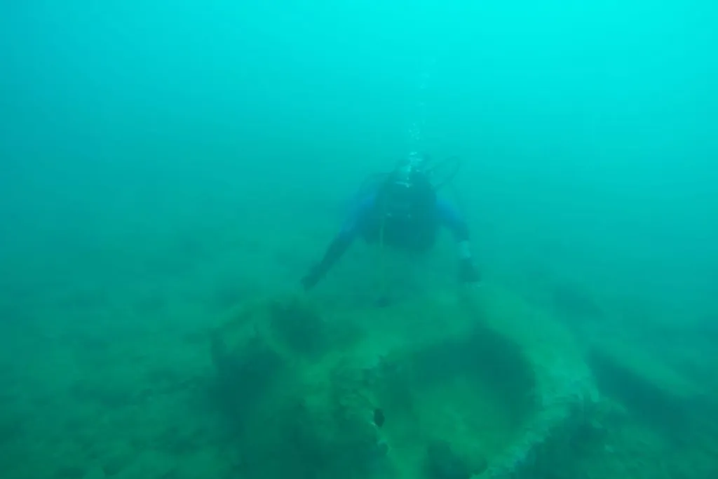 image arqueologia submarina caballo marmol agrigento 1