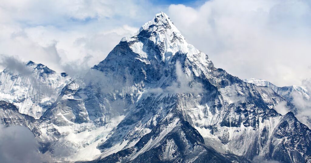 Subió tres veces al Everest y sorprendió con una confesión: “La cima no es lo que más disfruto” image https s3.amazonaws.com arc wordpress client uploads infobae wp wp content uploads 2018 05 24090651 monte everest 1920 1