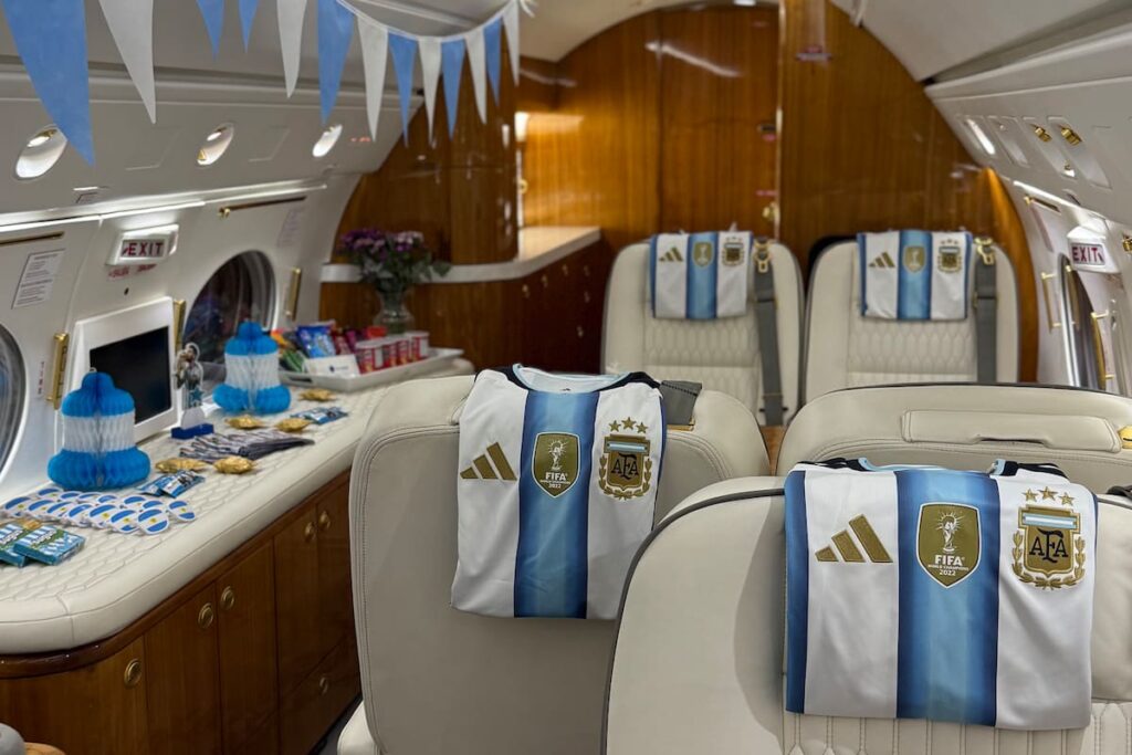 La locura por la final: ya venden viajes en avión privado por hasta USD 35.000 por persona image 20260717000358