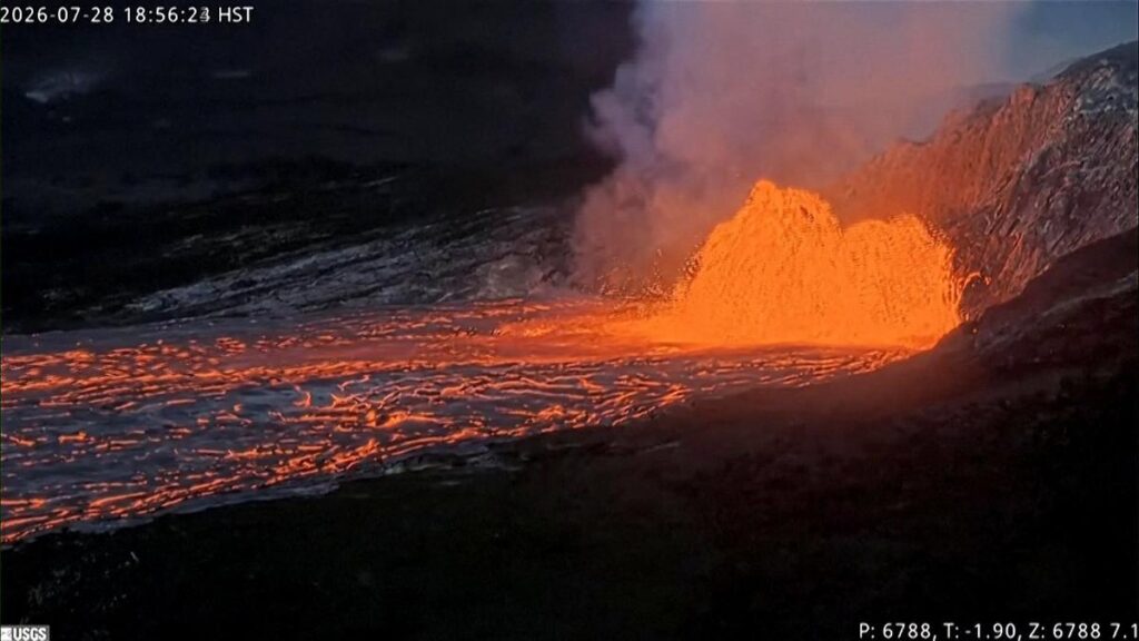 El volcán Kilauea volvió a entrar en erupción y lanzó una fuente de lava de más de 150 metros image 6a6a1095b0b41