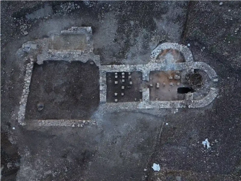 Descubren un enorme poblado prehistórico oculto junto a unas termas romanas en Italia image edificio termale 800x600 1