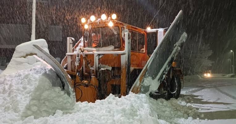 Temporal histórico en Mendoza: hasta 1,5 metros de nieve, rescates y más de 500 camiones varados image images 74
