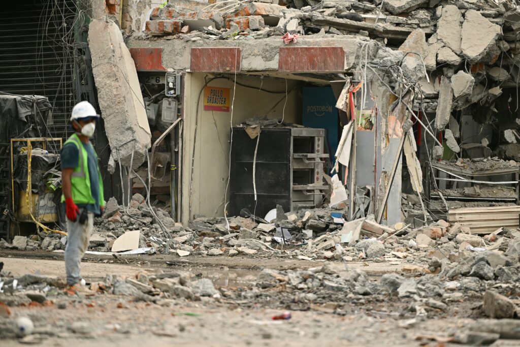 Shakira anunció que reconstruirá una universidad y diez colegios tras el devastador terremoto en Colombia image B7XESFIC3BEKJMHEKS7UVZ3V64
