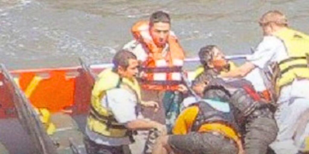 Quedaron colgados al borde de una caída de 60 metros: el rescate que hizo historia en Iguazú image VPIJ37T25JCB3KFYH3ZJ7SCYGM
